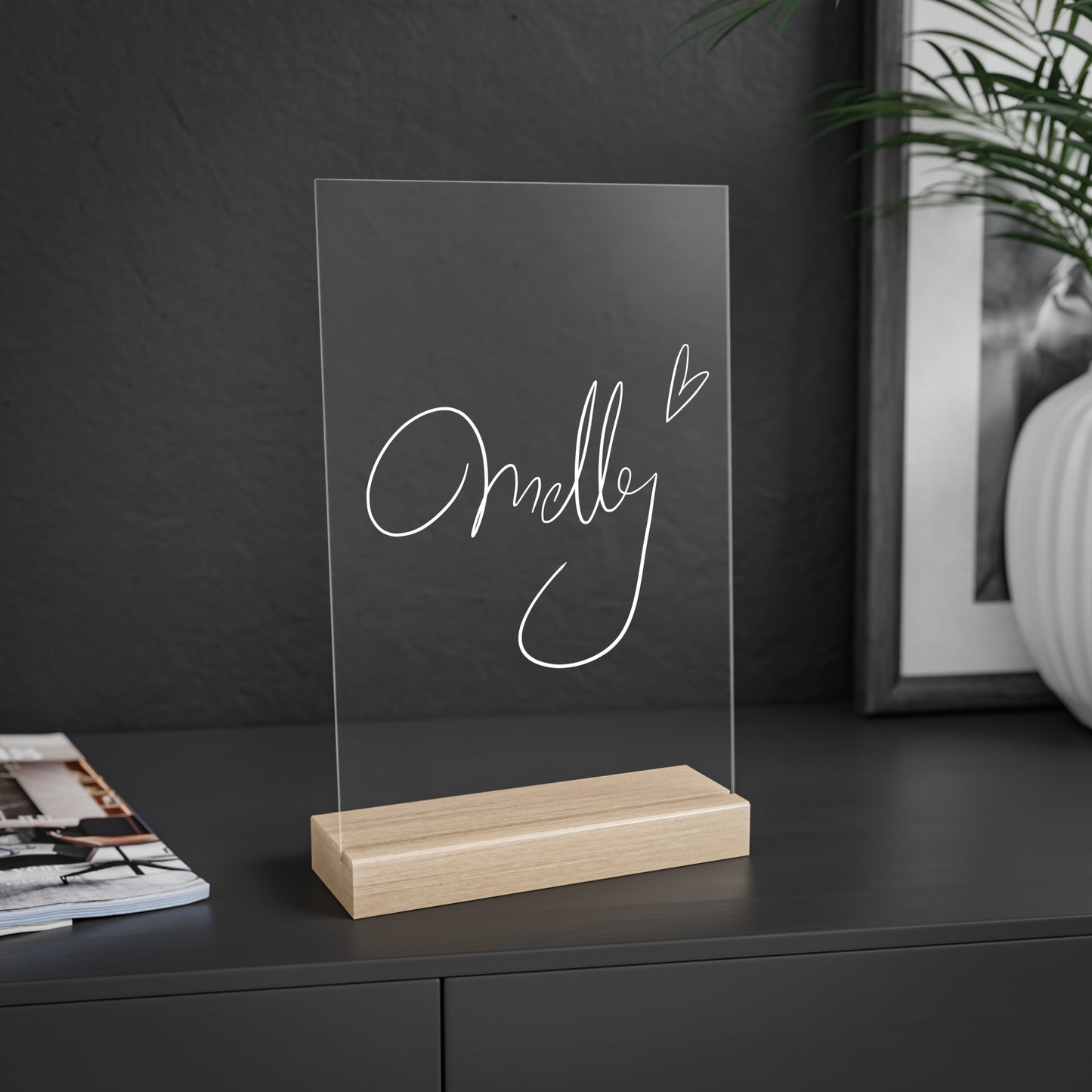 "Melly" Signatur | Aufsteller weiß