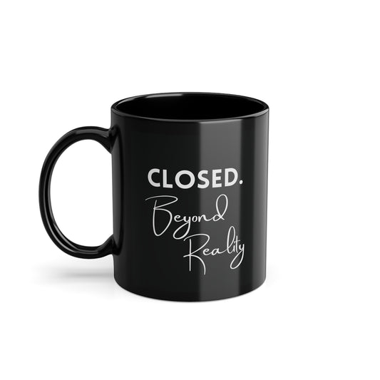 "Closed. Beyond Reality" | Tasse schwarz